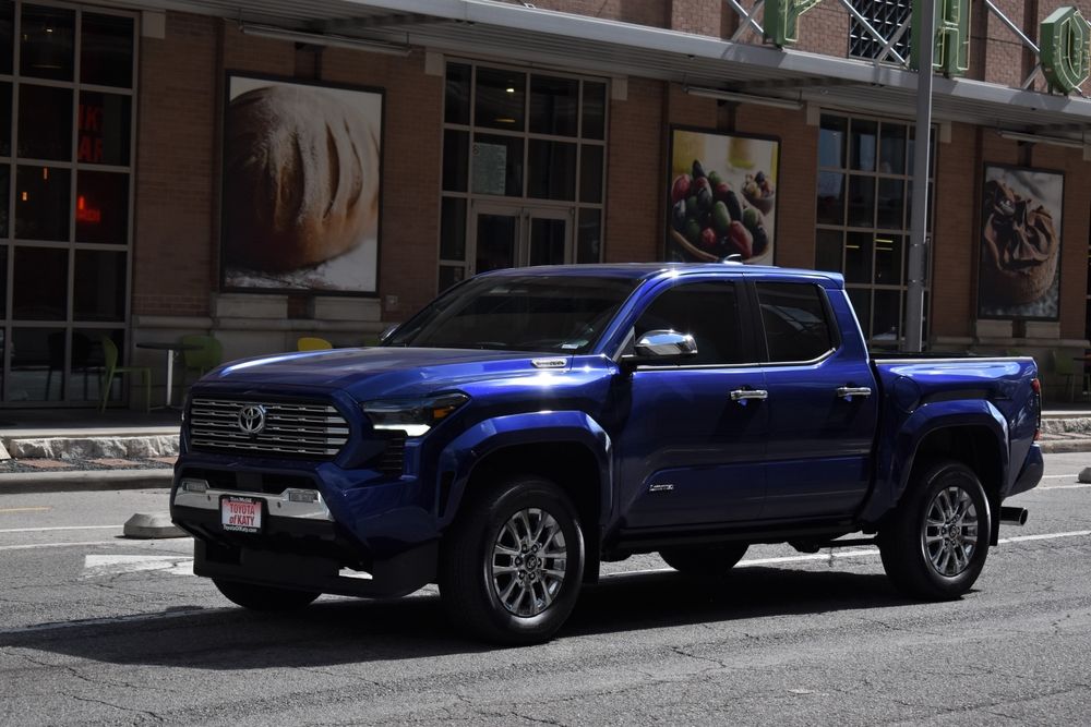 2025 Toyota Tacoma: Capable and Modern Midsize Pickup