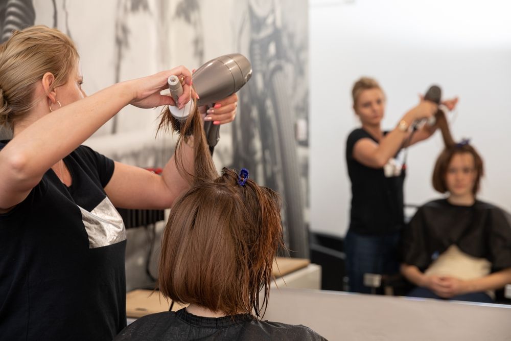 The Benefits of a Full-Service Beauty Salon Experience