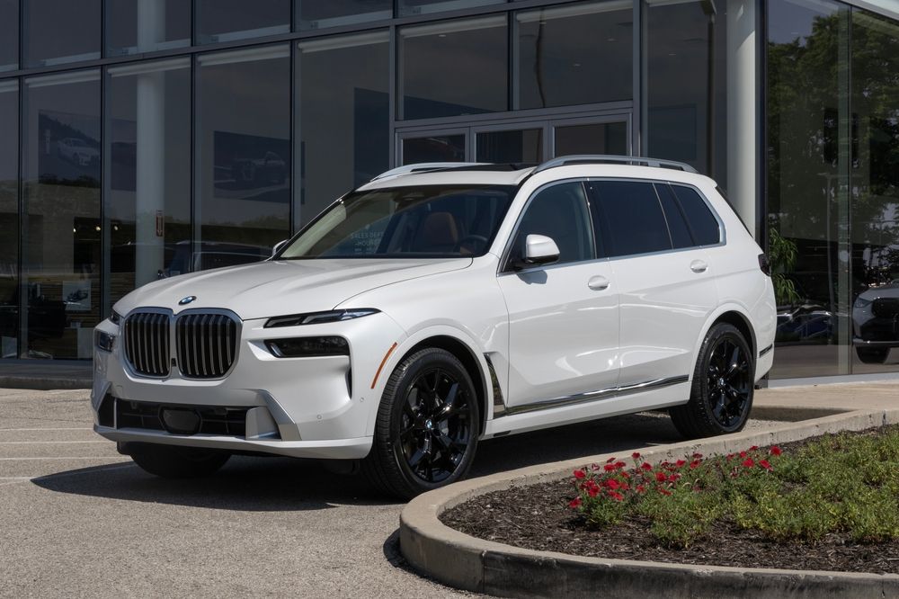 BMW X7 Elevates Flagship Luxury for 2026